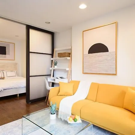 69-5A Celebrate The Season Modern Lower East Side 1Br Apt